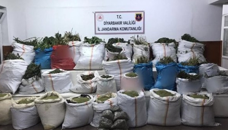 Diyarbakır'da çuvallar dolusu uyuşturucu