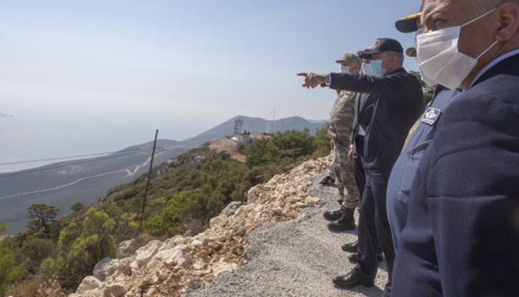 İşte Milli Savunma Bakanı Hulusi Akar'ın bulunduğu tepenin sırrı: Kimse bu detayı fark etmedi: Bakın ne mesajı vermişler