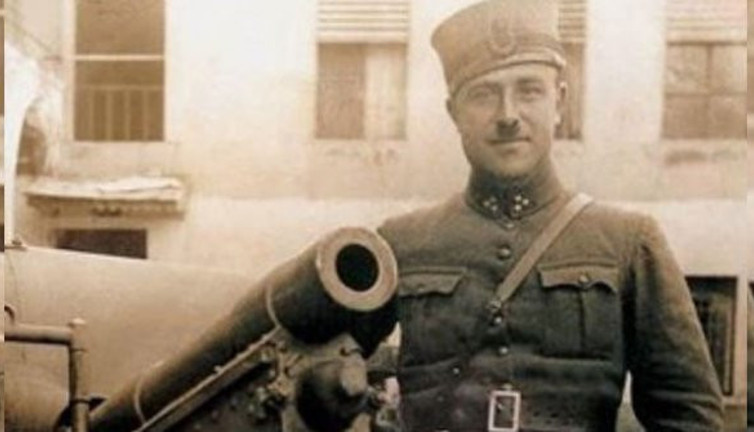 Mustafa Ertuğrul Aker kimdir?