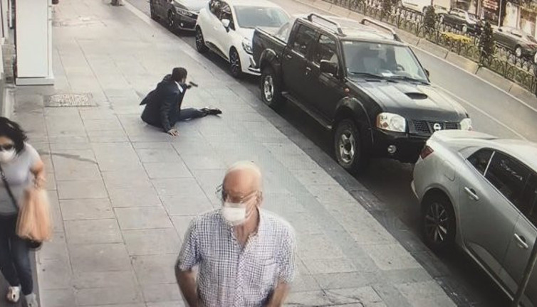 Sokak ortasında böyle çatıştılar