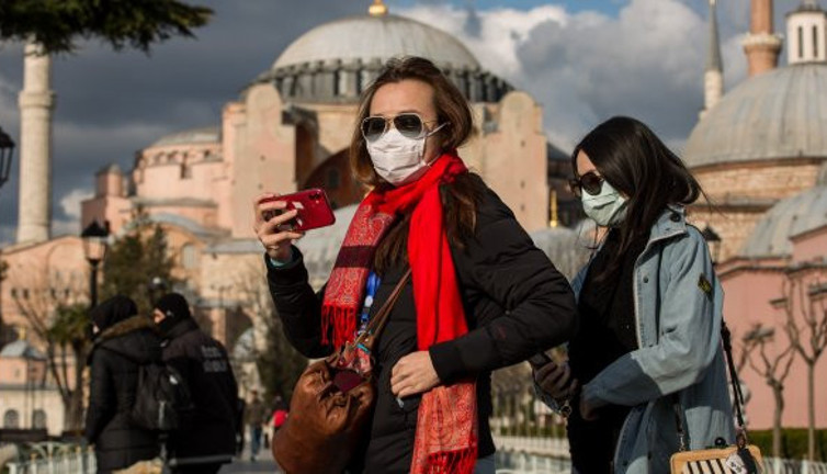 Açıklanan vaka sayılarını 10’la çarpın! 'Yanlış yapıyoruz' diyen Prof. Dr. Başer’den çarpıcı iddia