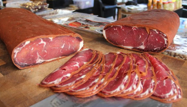 İstanbullu firma dana diye at eti satıyor! Yetkili isim belgeyle konuştu