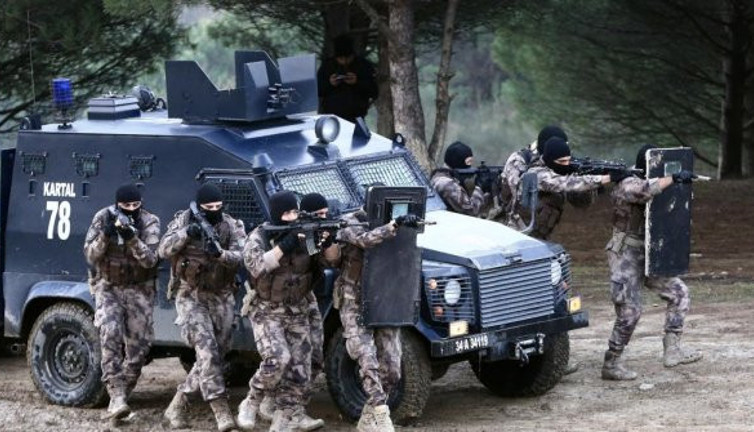 Kadın cinayetini özel harekat önledi! 27 metre yükseklikte dehşet anları