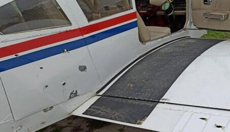 Pilot neye uğradığını şaşırdı! Evinin üstünden geçen uçağa kurşun yağdırdı