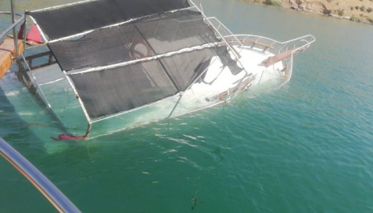 Şanlıurfa'da tekne battı kahraman kaptan 26 kişiyi kurtardı