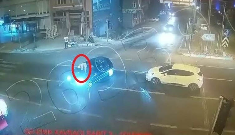 Kaportasına çıkan adamı kadın sürücü karakola böyle götürdü! Bu akşam herkes bu haberi konuşacak