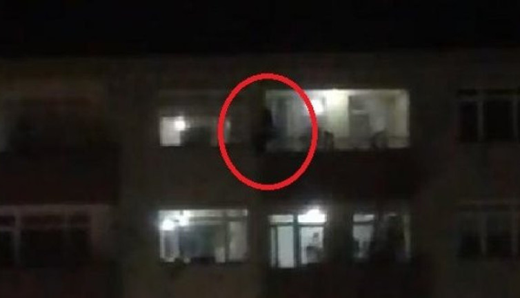 Genç kadın 4'üncü kattan boşluğa atladı