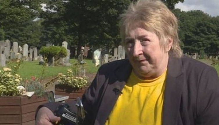 Oğlunun mezarını açan kadın şok oldu