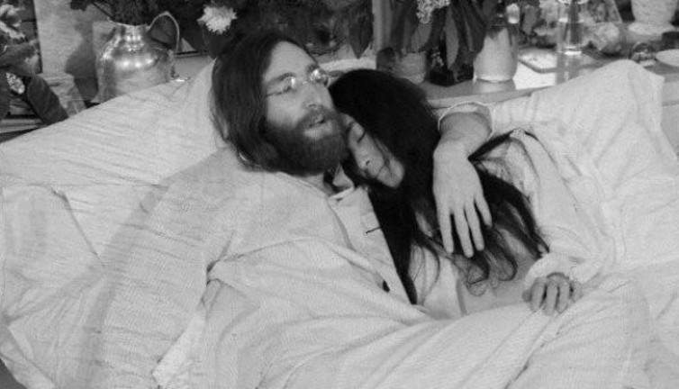 John Lennon’ın katili 40 yıl sonra Yoko Ono’dan özür diledi