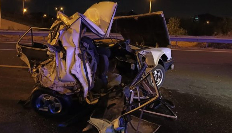 Ankara'da TIR'ın çarptığı otomobil hurdaya döndü! 2 ölü