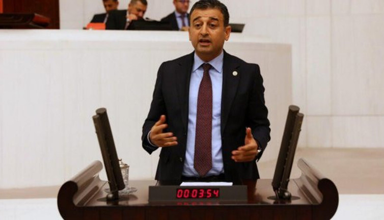 CHP Adana Milletvekili isyan etti. Sınava giremeyen sağlık çalışanları üvey evlat mı