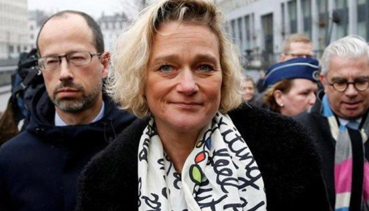 Sıradan bir kadındı 52 yaşında bakın ne oldu. İnanılır gibi değil ama gerçek