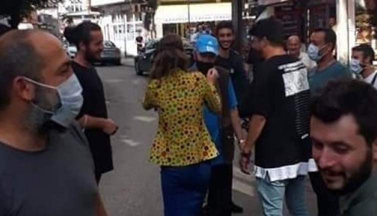 Cesur yürek dede seti basıp ortalığı birbirine kattı. Kadının kaçırılma sahnesi çekiliyordu