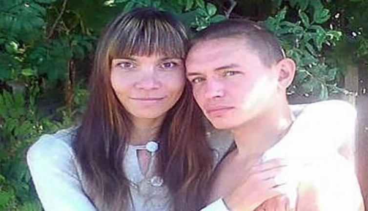 Öfkeli damat usule uymayan gelini öldürüp uçurumdan attı.