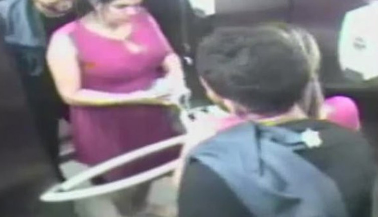 Futbolcunun eşi apartman girişinde doğum yaptı. Telaş anları saniye saniye kaydedildi