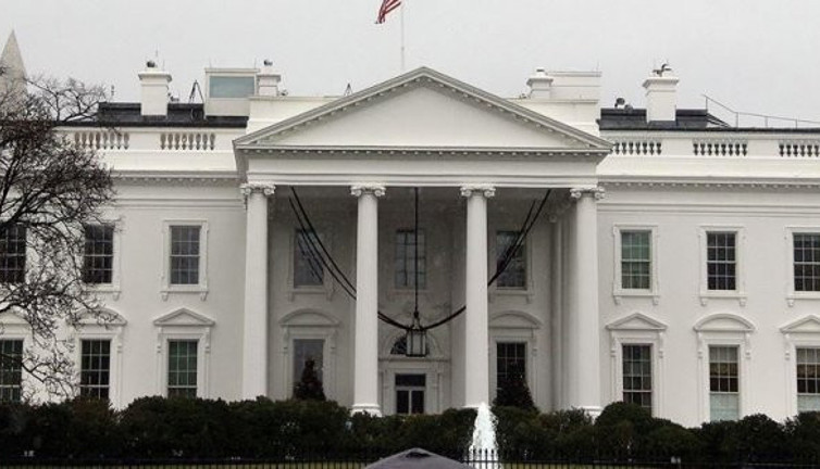 Beyaz Saray'da korona virüs sayısı artıyor! Trump'ın üst düzey danışmanı Stephen Miller koronaya yakalandı