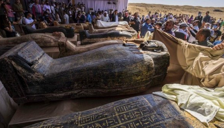 2500 yıllık tabutlara büyük ilgi. Bakanlar gözlerini alamadı