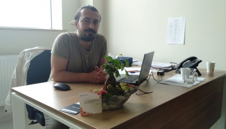 Dekan yardımcısı korona virüse yenildi