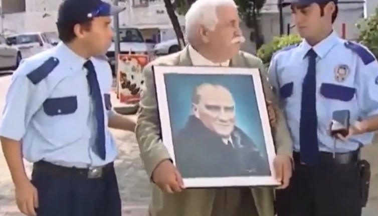 FETÖ’nün en güçlü döneminde bile FETÖ’ye kafa tutan adamdı, İşte Levent Kırca'nın o unutulmaz Atatürk skeci!