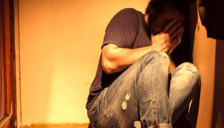 Amerika'da ilişkiye girmek istemeyen adama bayıltan dayak. Öfkeli kadın tutuklandı