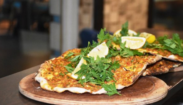 Malatya'da kıymalı lahmacun tarihe karıştı. Farklı lezzet önce şaşırttı sonra beğenildi