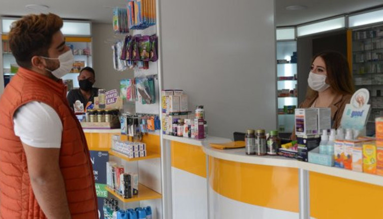 Grip aşısı önce bu kişilere yapılmalı önerisi. Türkiye'ye 1 milyon 300 bin doz geldi. Vatandaş beklemede