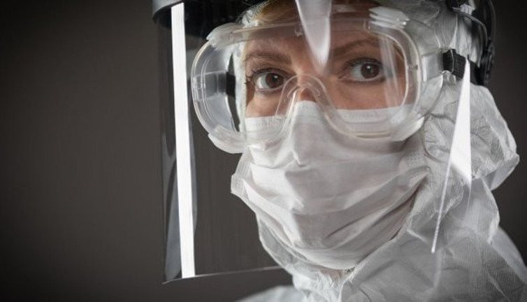 Uzmanlar 'bu belirtilere kilitlenin' diyerek kimlerin koronayı daha uzun geçireceğini açıkladı