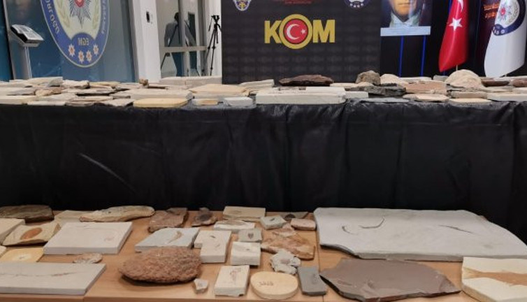 Adnan Oktar'ın kaçak fosilleri müzede