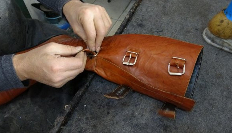 Aydınlı usta öyle bir çizme yaptı ki müze hemen kaptı. Atatürk 1 asır önce benzerini giymişti. Satış fiyatı açıklandı