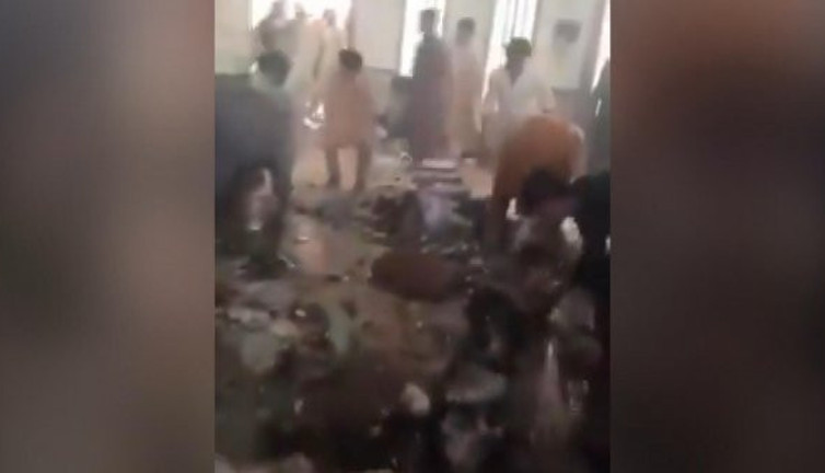Pakistan'da medresede Kur'an-ı Kerim okuyan öğrencilere bombalı saldırı. Çok sayıda ölü ve yaralı var