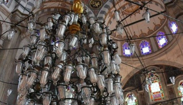 İlber Ortaylı isyan etmişti. Yeniçağ haber yaptı tarihi camideki bu görüntü için son karar çıktı