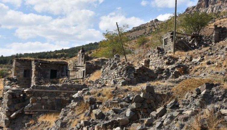 Geceleri uğultu sesleriyle inliyor. Niğde'nin Tabaklı Köyü'nden geçmek bile cesaret ister