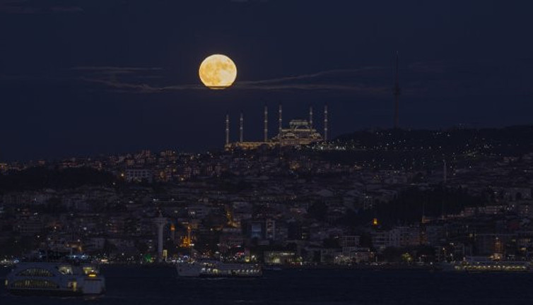 Uzun süredir bekleniyordu. Tüm İstanbul'u aydınlattı