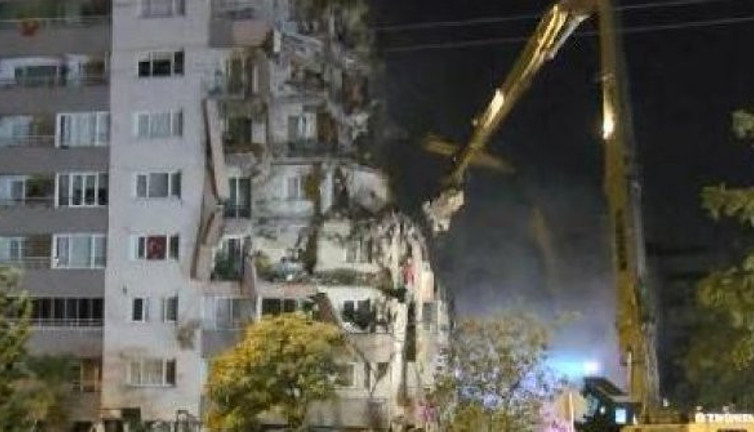 Bayraklı Belediyesi binaların yıkılacağını 10 yıl önce bakanlığa raporlamış. CHP heyeti skandalı ortaya çıkardı