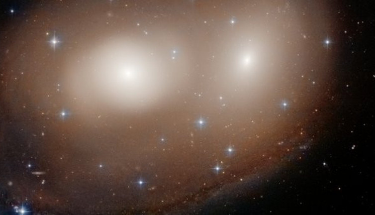 NASA'nın uzay teleskopu yakaladı, 109 bin ışık yılı genişliğinde 120 milyon ışık yılı uzaklıkta