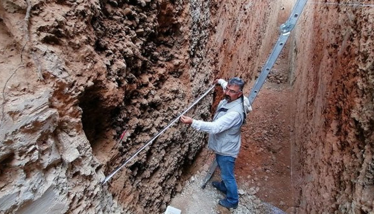 Doç. Dr. Ali Kaya 300 yıldır suskun faylardaki bilinmeyen detayı açıkladı. Kimsenin duymak istemeyeceği haberi verdi. Uyarı üstüne uyarı yaptı