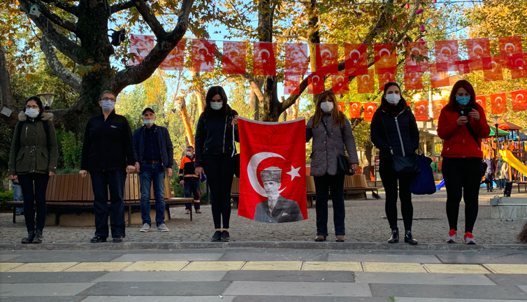 Saat 9'u 5 geçe Ankara'da hayat durdu, o anlar kameralara böyle yansıdı