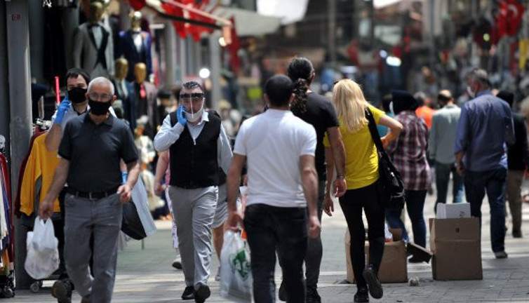 Sokakta bile sigara içmek yasaklandı. Bir büyük ilimizin valiliği açıkladı