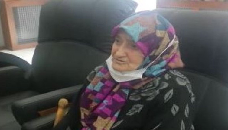 81 yaşındaki Menekşe nineden Atatürk şiiri