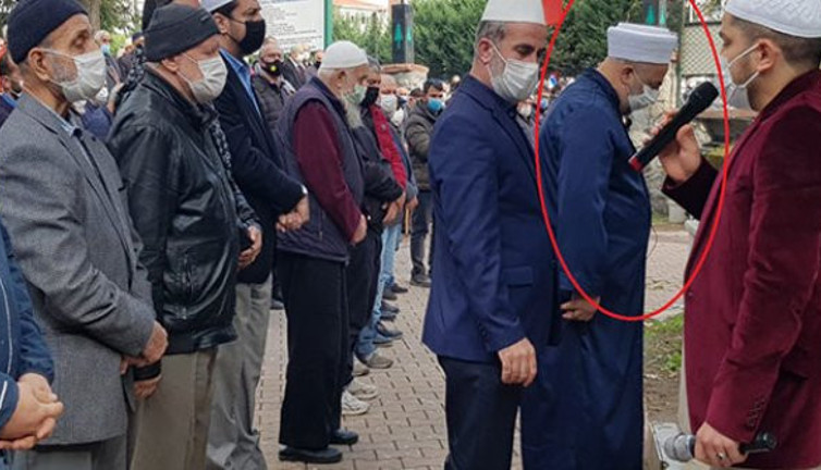 Koronayı yenen imamın en zor görevi. Gözyaşlarına hakim olamadı