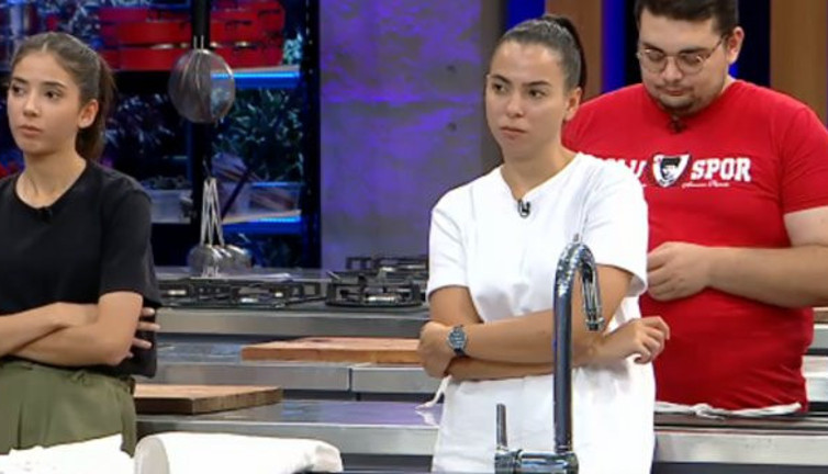 Kaptanlık mücadelesinde çıkar tartışması. MasterChef kaptanlık oyununu kim kazandı. MasterChef düelloyu kim kazandı. 16 Kasım 2020 MasterChef Türkiye kurulan kırmızı takımın kaptanı kim oldu
