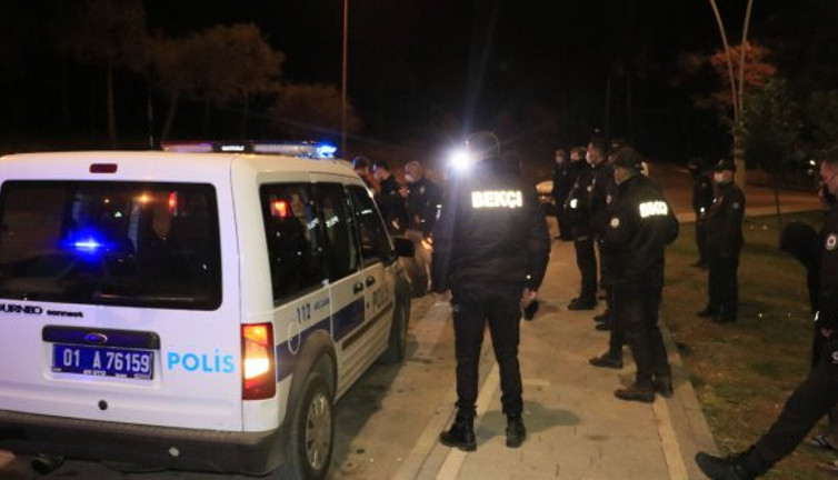 Polise taşlı saldırı