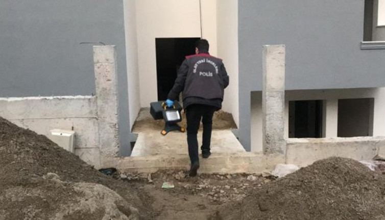 Talihsiz bekçi asansör boşluğunda ölü bulundu