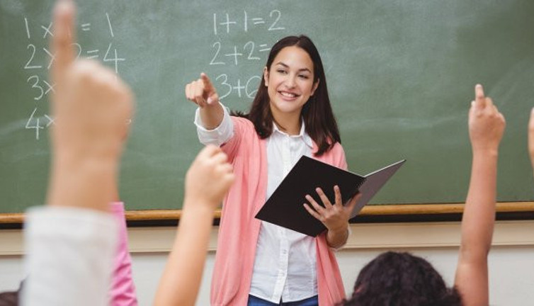 Öğretmenlerimiz borç batağı kıskacında. Öğrencisiz kutlanacak 24 Kasım Öğretmenler Günü öncesi çarpıcı rapor