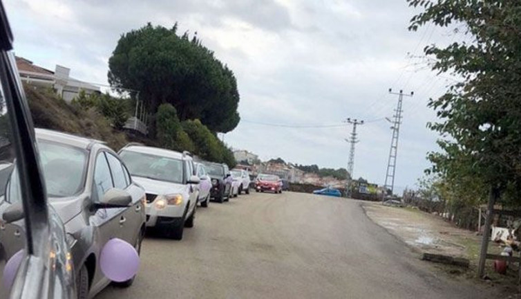 Araçlar morardı. Kadınlar şehir turu attı