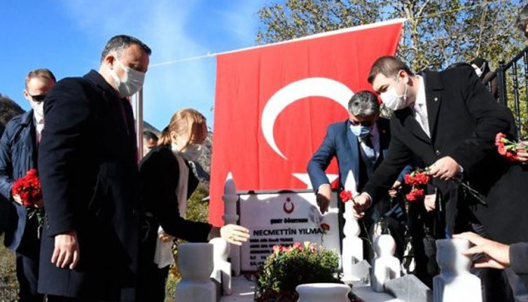 Şehit öğretmen Necmettin Yılmaz kabri başında anıldı