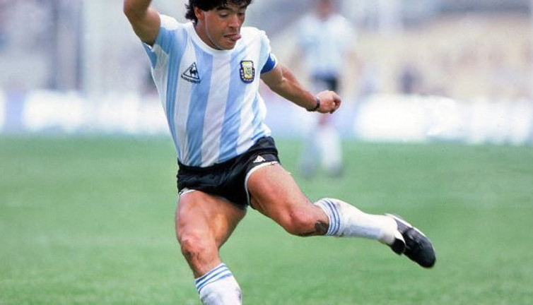 Her ölen pişman ölür, ama yaptıklarından ama yapamadıklarından Maradona gibi. Ölmeden önce kendisi anlatmıştı