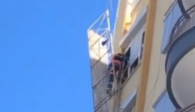 24 metrede yaşama tutundular