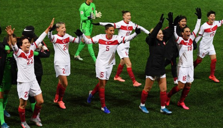 Kadın A Milli Takımı Estonya'yı perişan etti