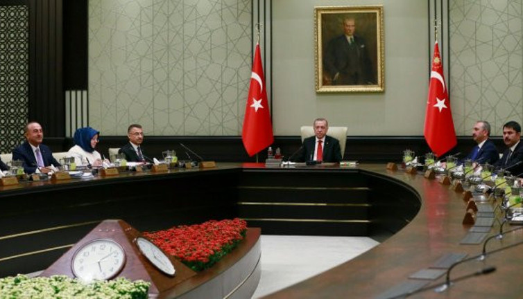 Hafta içi de sokağa çıkma yasağı mı geliyor? İşte masadaki yasaklar. Gözler Kabine Toplantısı’nda